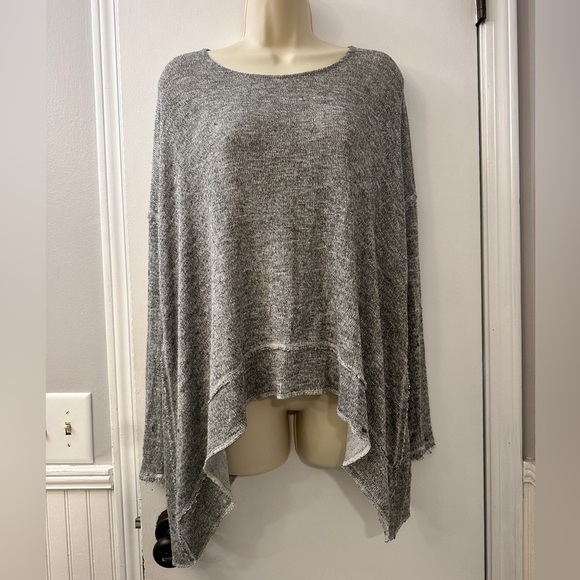 Free People/ We The Free Women’s Gray Asymmetrical Oversized Knit Top, Size XS - Picture 6 of 10